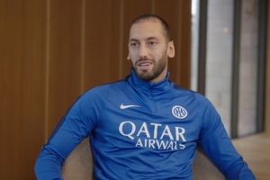 恰20打造完美球员：右脚C罗/若日尼奥、左脚梅西、盘带内马尔